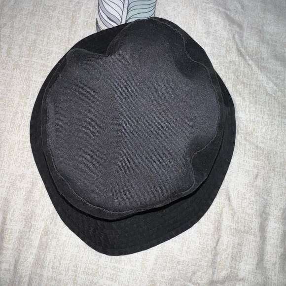 Authentic Burryberry bucket hat - Picture 3 of 3